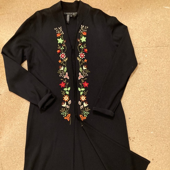 Embroidered long black Jacket - Picture 1 of 2